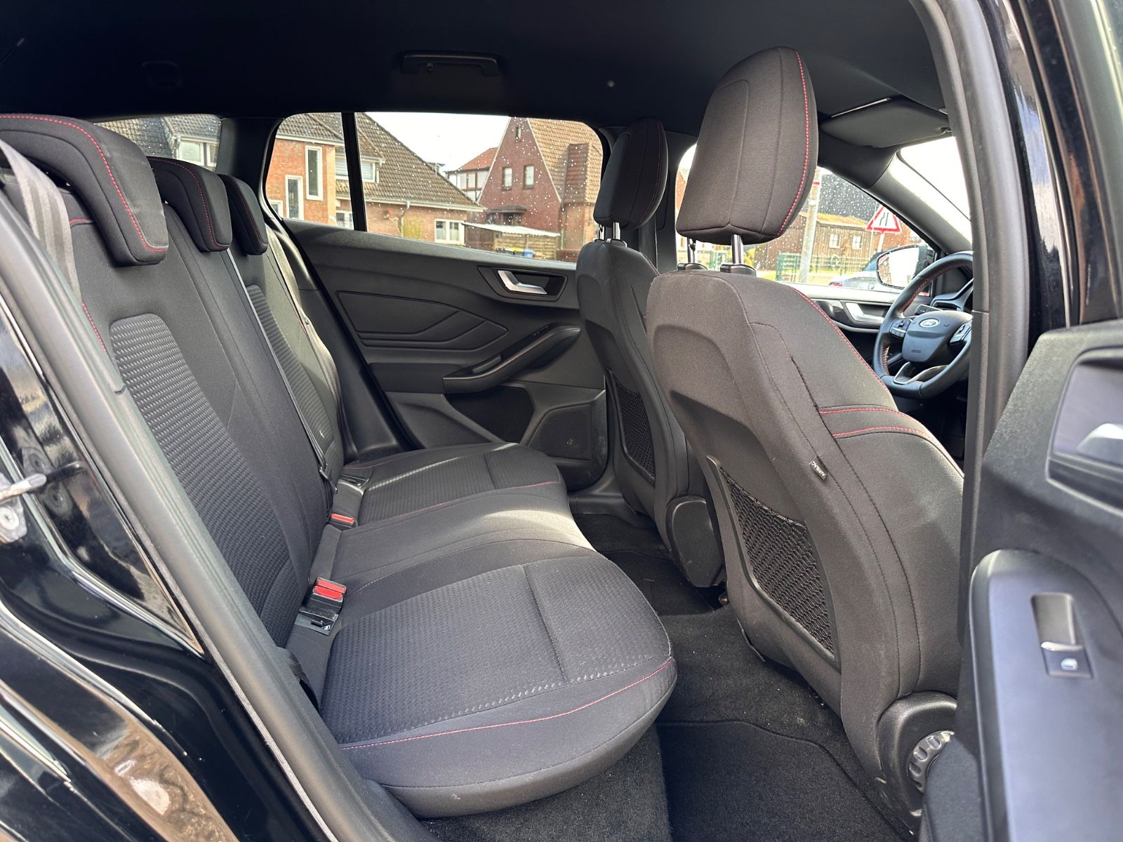 Fahrzeugabbildung Ford Focus Turnier ST-Line 1.5 EB ACC/eHeck/LED/Navi