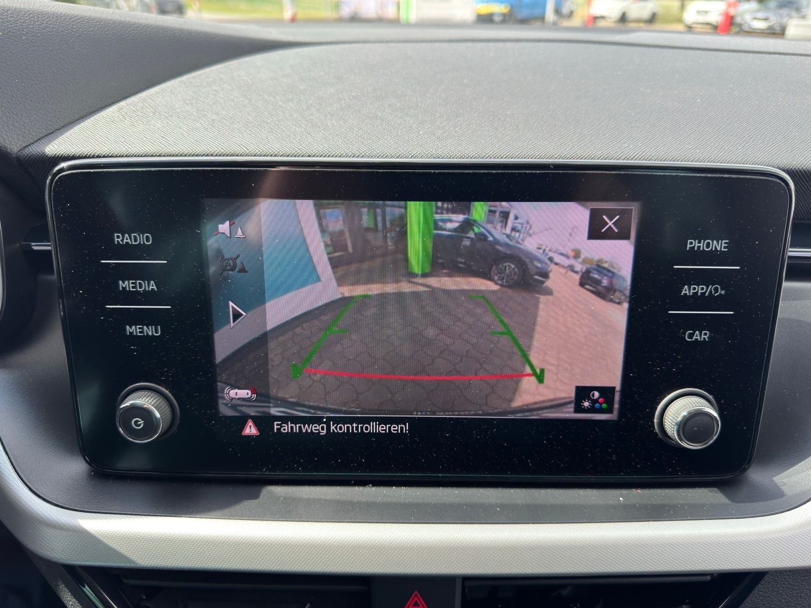 Fahrzeugabbildung SKODA Kamiq 115PS 6-Gang*RFK*LED*SMartLink*Allwetter