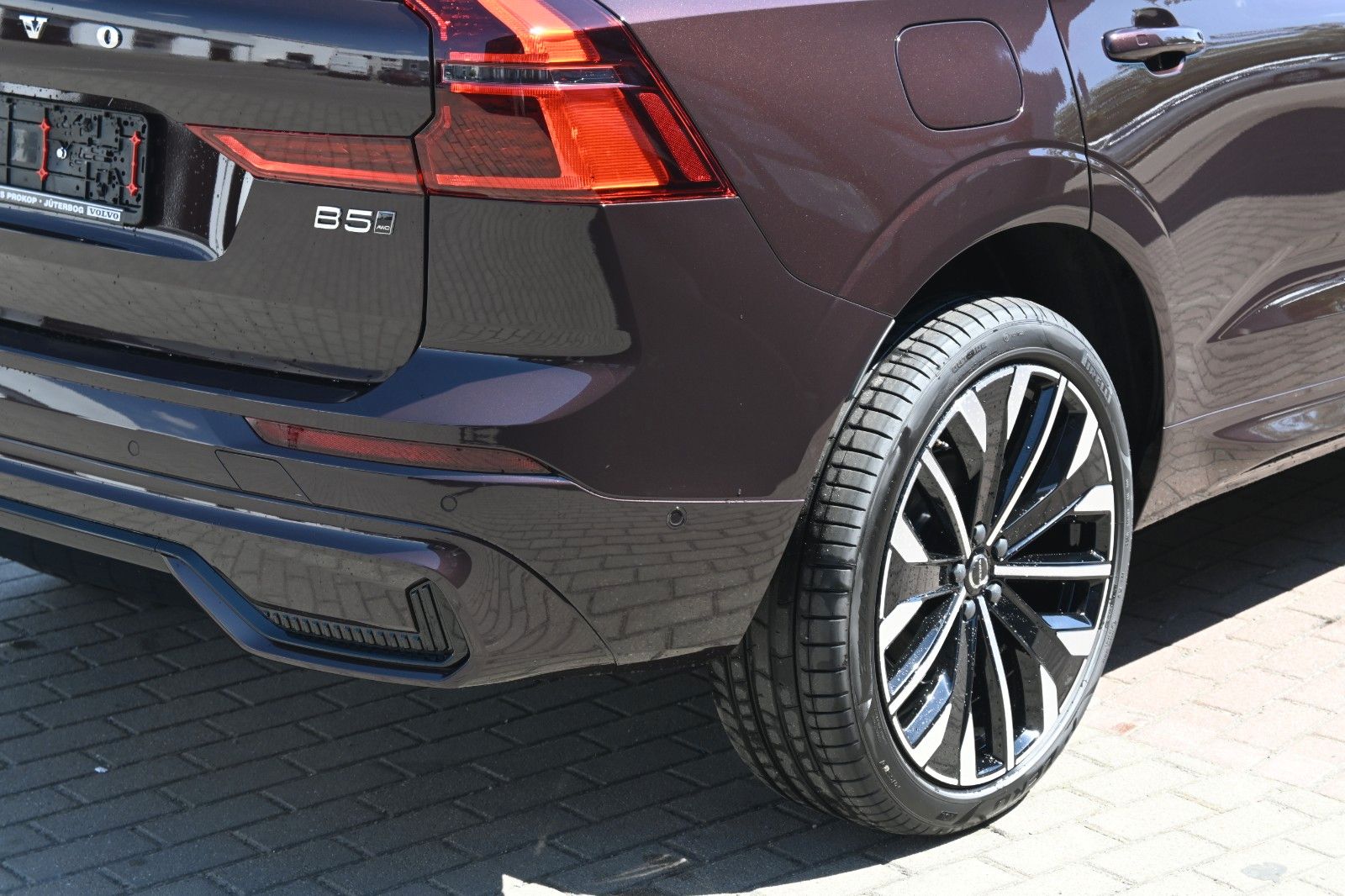 Fahrzeugabbildung Volvo XC60 B5 B AWD Plus Dark*FSHZG*PANO*360°*ACC