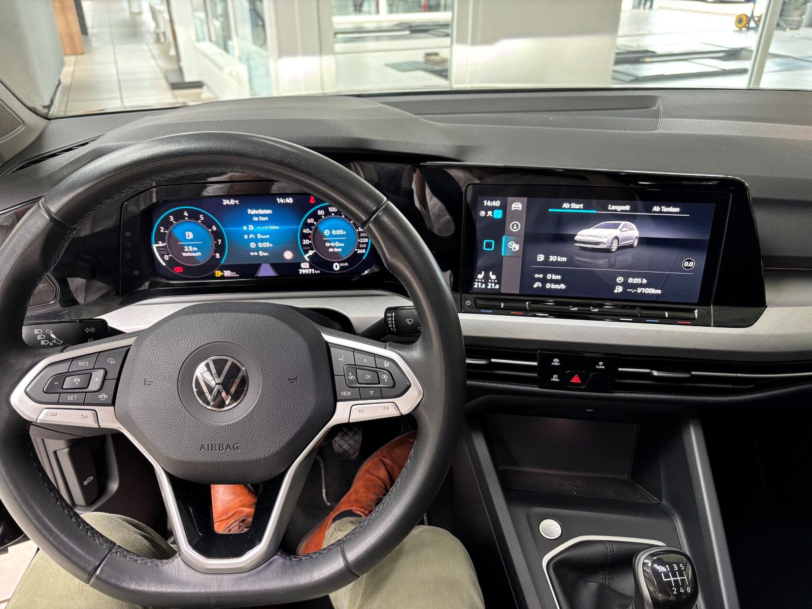 Fahrzeugabbildung Volkswagen Golf VIII Life + LED+NAVI+SHZ+LHZ+GJR