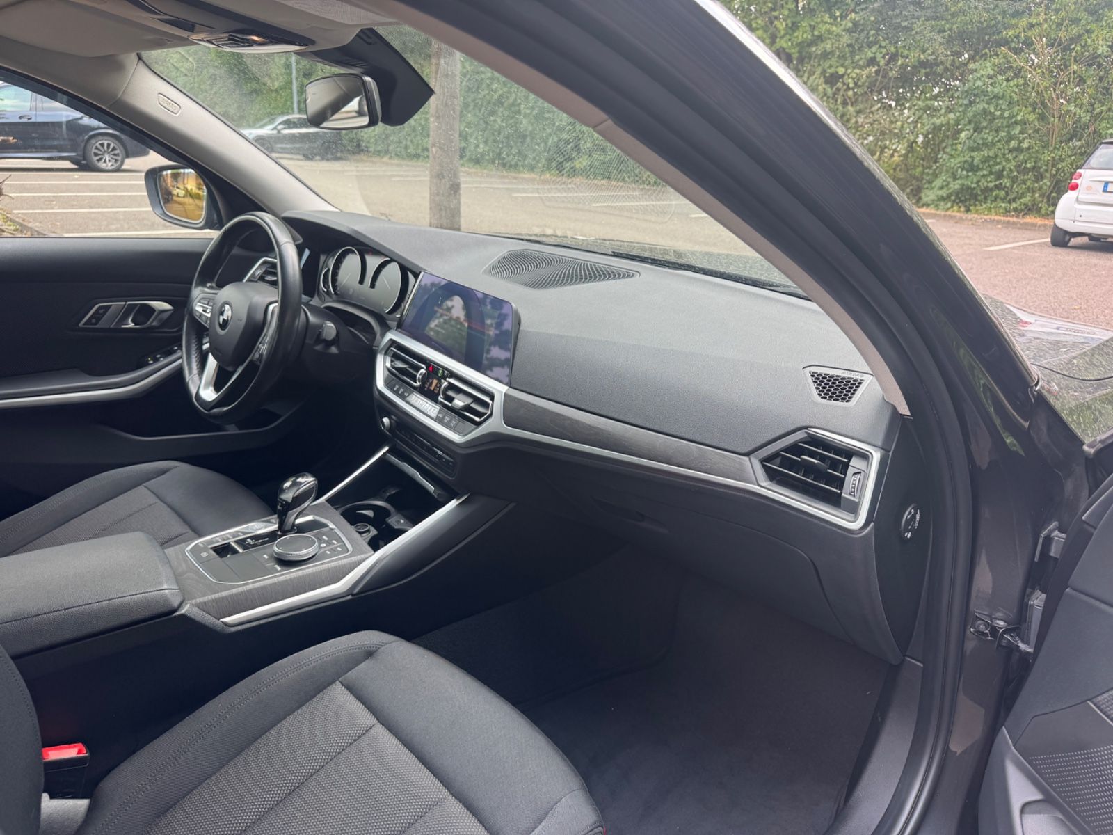 Fahrzeugabbildung BMW 318 3 Limousine 318 d Advantage LED+Navi+Keyless