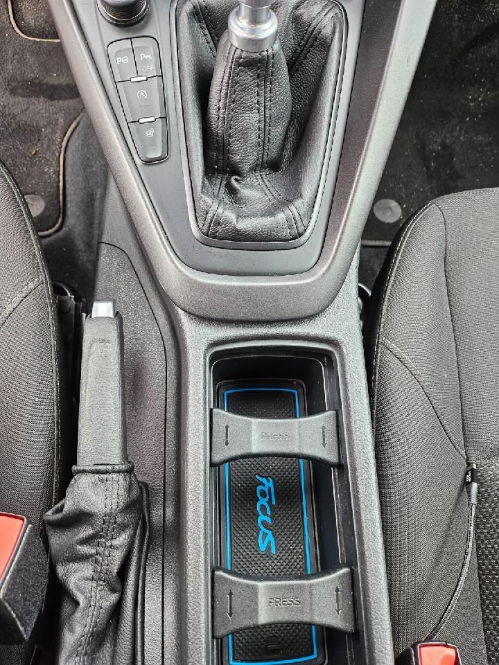 Fahrzeugabbildung Ford Focus Lim. Business