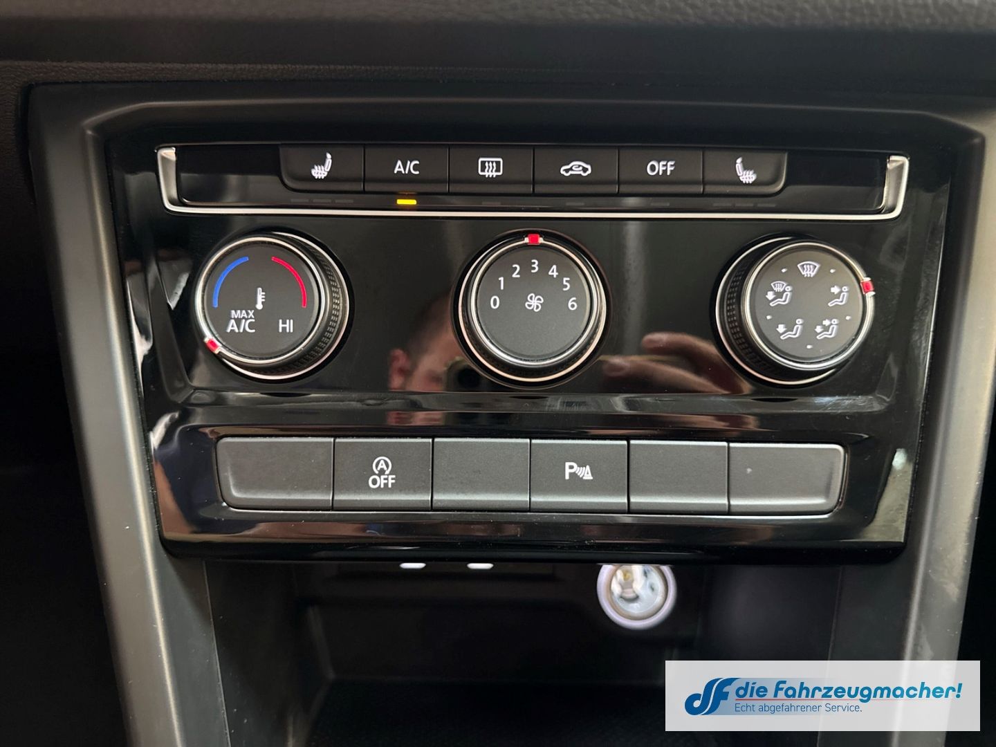 Fahrzeugabbildung Volkswagen Touran Comfortline 7.Si. AHK-klap.150PS Navi Dig