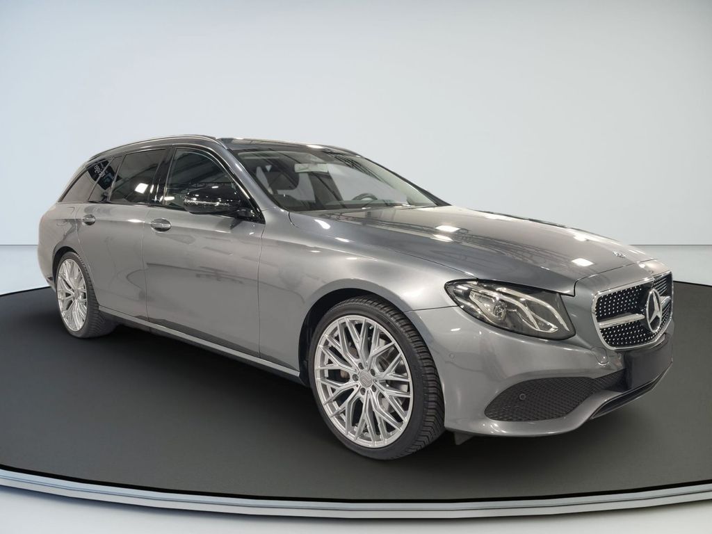 Image of Mercedes-Benz E 200