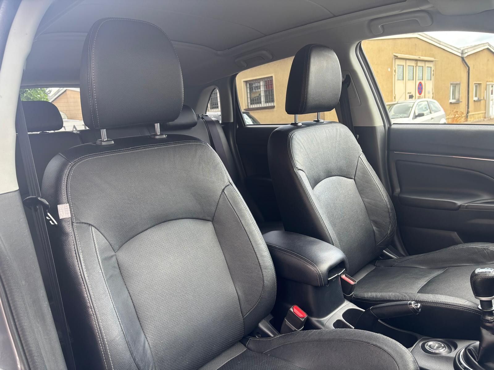 Fahrzeugabbildung Mitsubishi ASX Top 4WD-XENON-AHK-PANO-SHZ-KAMERA-TEMP-KLIMA