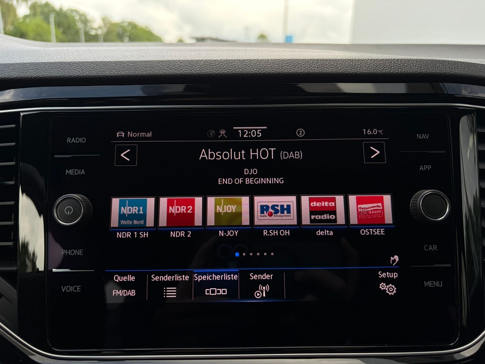 Fahrzeugabbildung Volkswagen T-Roc Sport 1.5 TSI DSG *BlackStyle,LED,ACC,Navi
