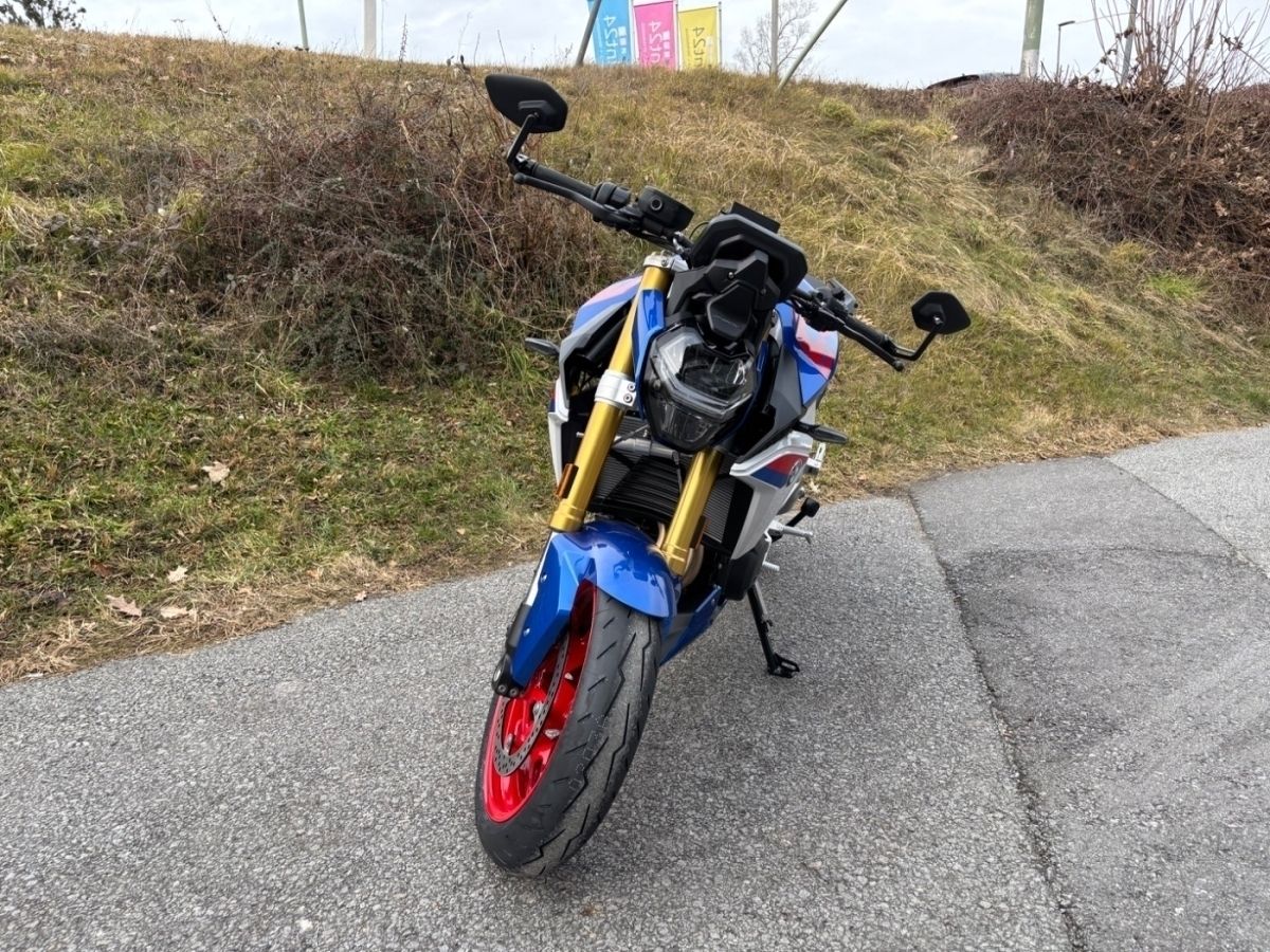 Fahrzeugabbildung BMW F 900 R Style Sport 2 Pakete