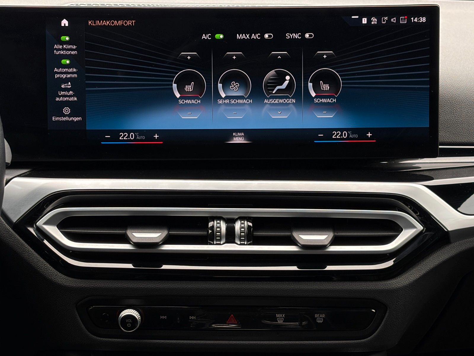 Fahrzeugabbildung BMW 330e Touring Advantage Akustik LcPlus HIFI CAM