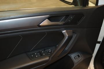 Volkswagen Tiguan - 11