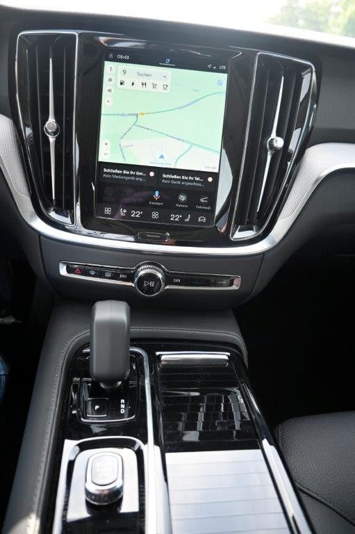 Fahrzeugabbildung Volvo V60 T6 PHEV Essential AWD*AHK*PDC*LHZG*