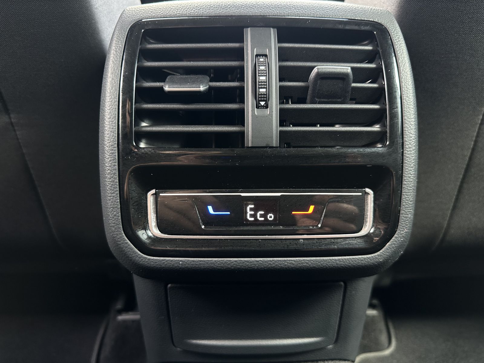 Fahrzeugabbildung Volkswagen Passat Variant GTE NAV+IQ-LIGHT+KAM+ACC+17ZO+PP