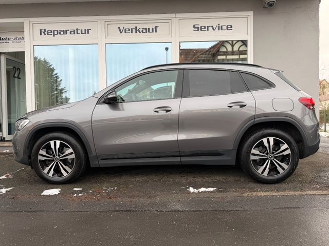 MERCEDES-BENZ GLA 220 d +Night+AHK+BEAM+Pano+Sound+StHz+360°+