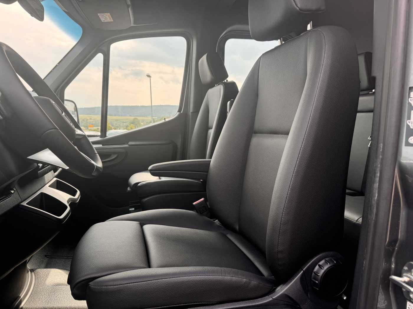 Fahrzeugabbildung Mercedes-Benz Sprinter 319 CDI 4x4 DoKa AHK3,5 Klima Kamera