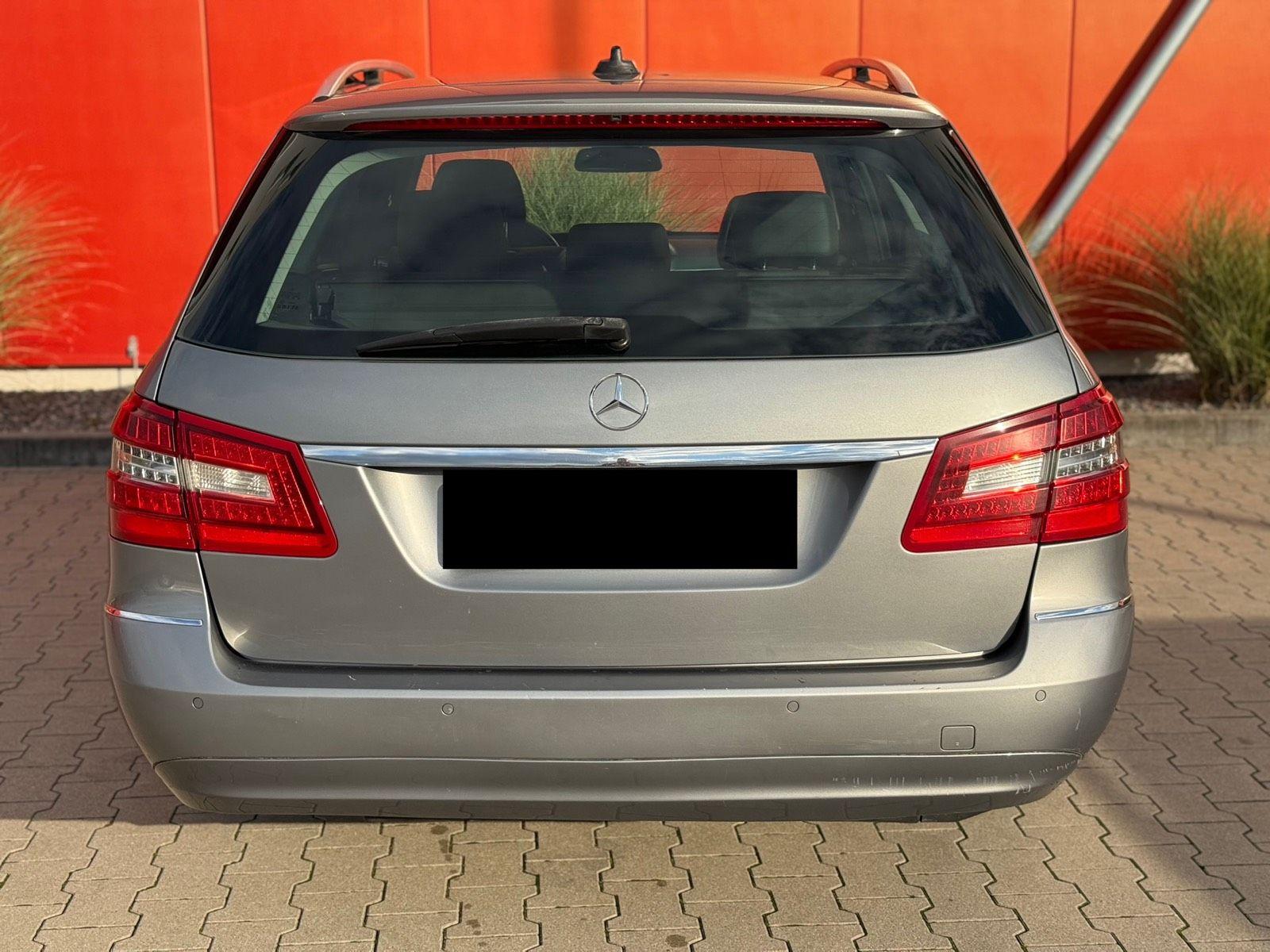 Mercedes-Benz E220 2011 — photo 6