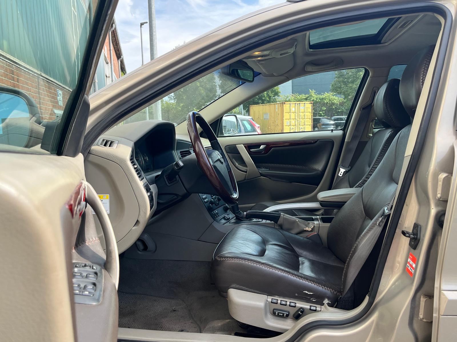 Volvo XC70 2004 — photo 10