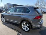 Volkswagen Tiguan R-Line DSG*ACC*SHZ*PDC*APPLE CAR*TÜV NEU* - Volkswagen: L
