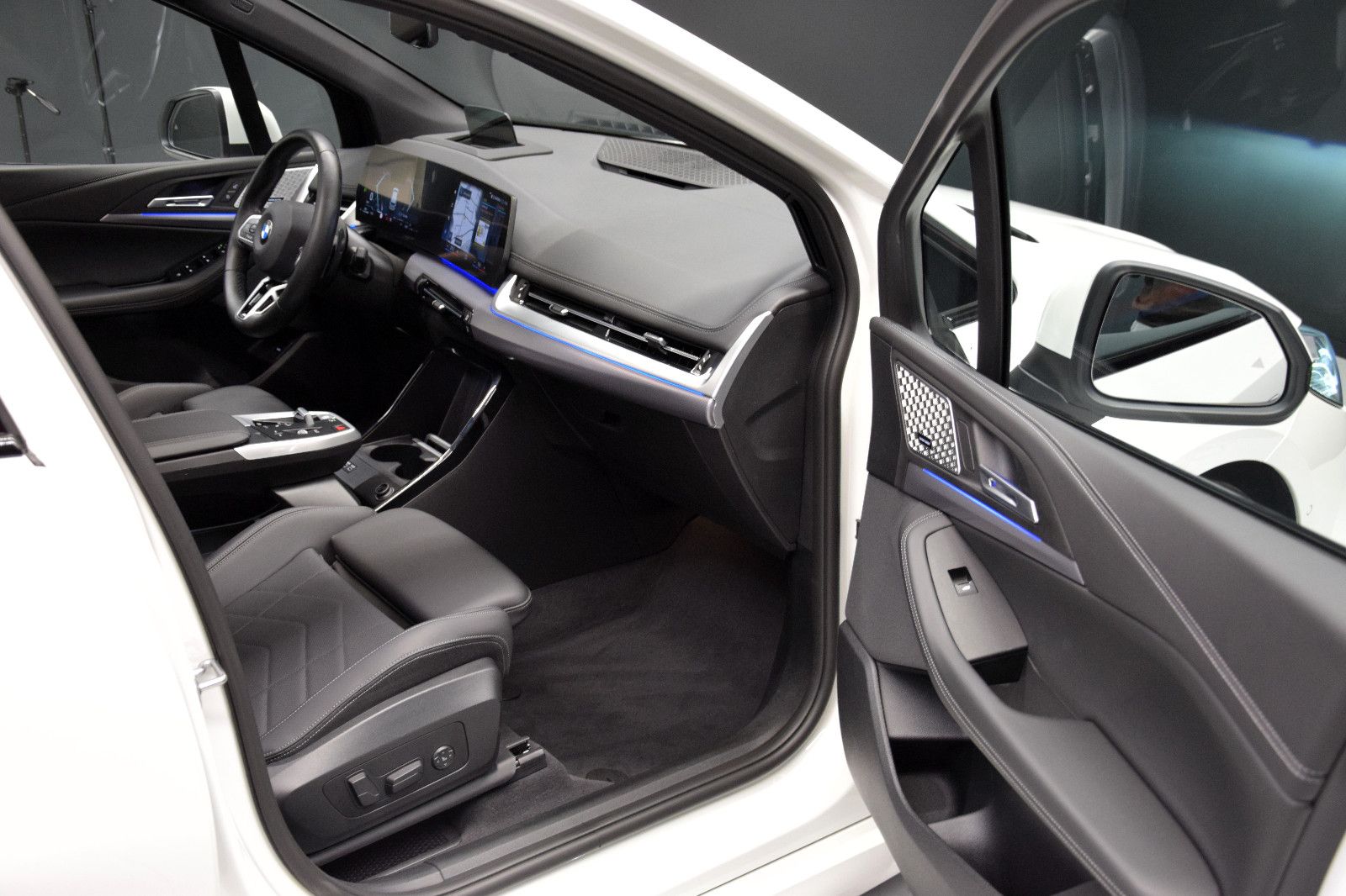 Fahrzeugabbildung BMW 223d Active Tourer xDrive M Sport Pano AHK HuD