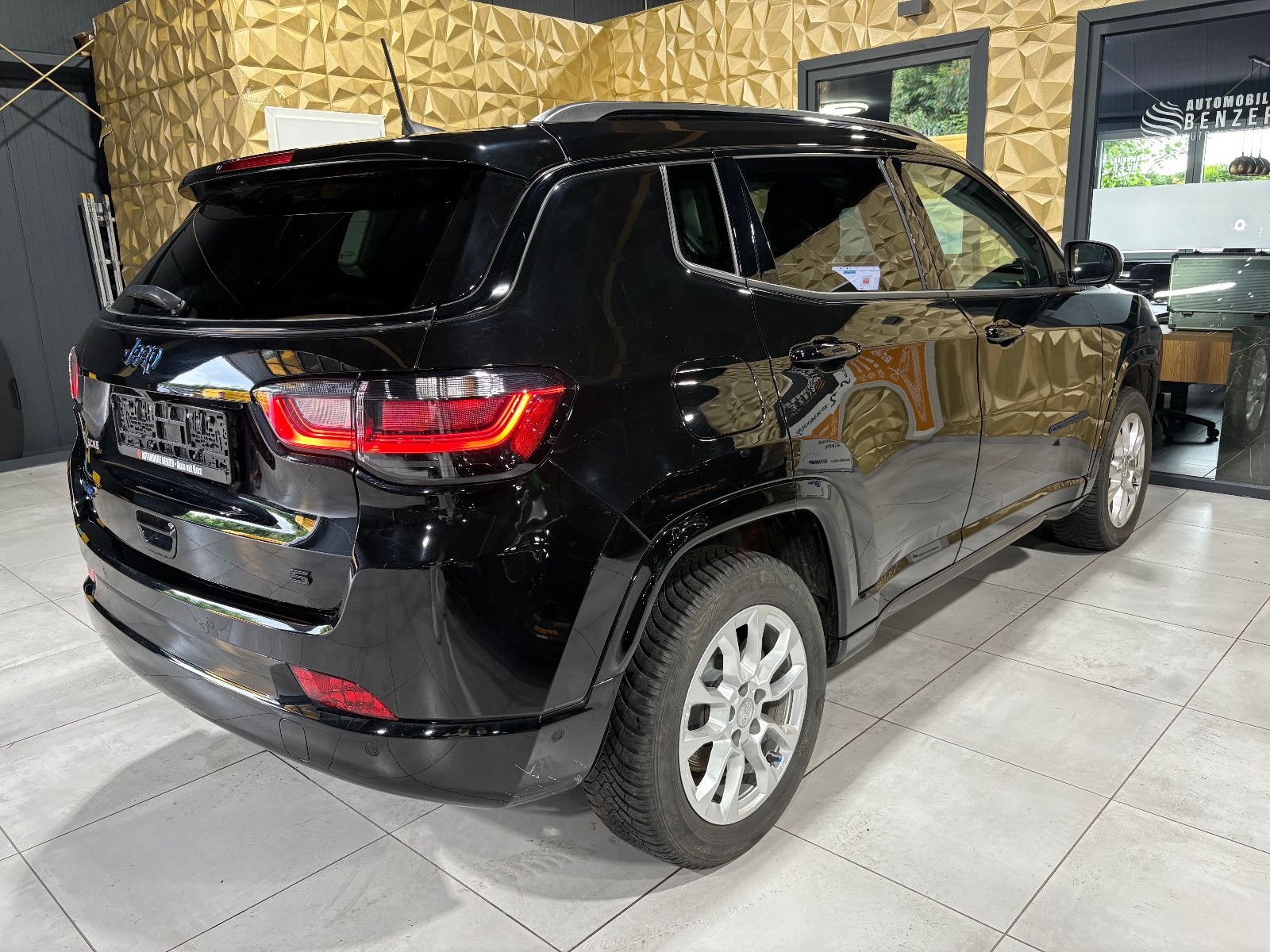 Fahrzeugabbildung Jeep Compass S Plug-In Hybrid 4WD/360°/ACC/APPLE/NAVI