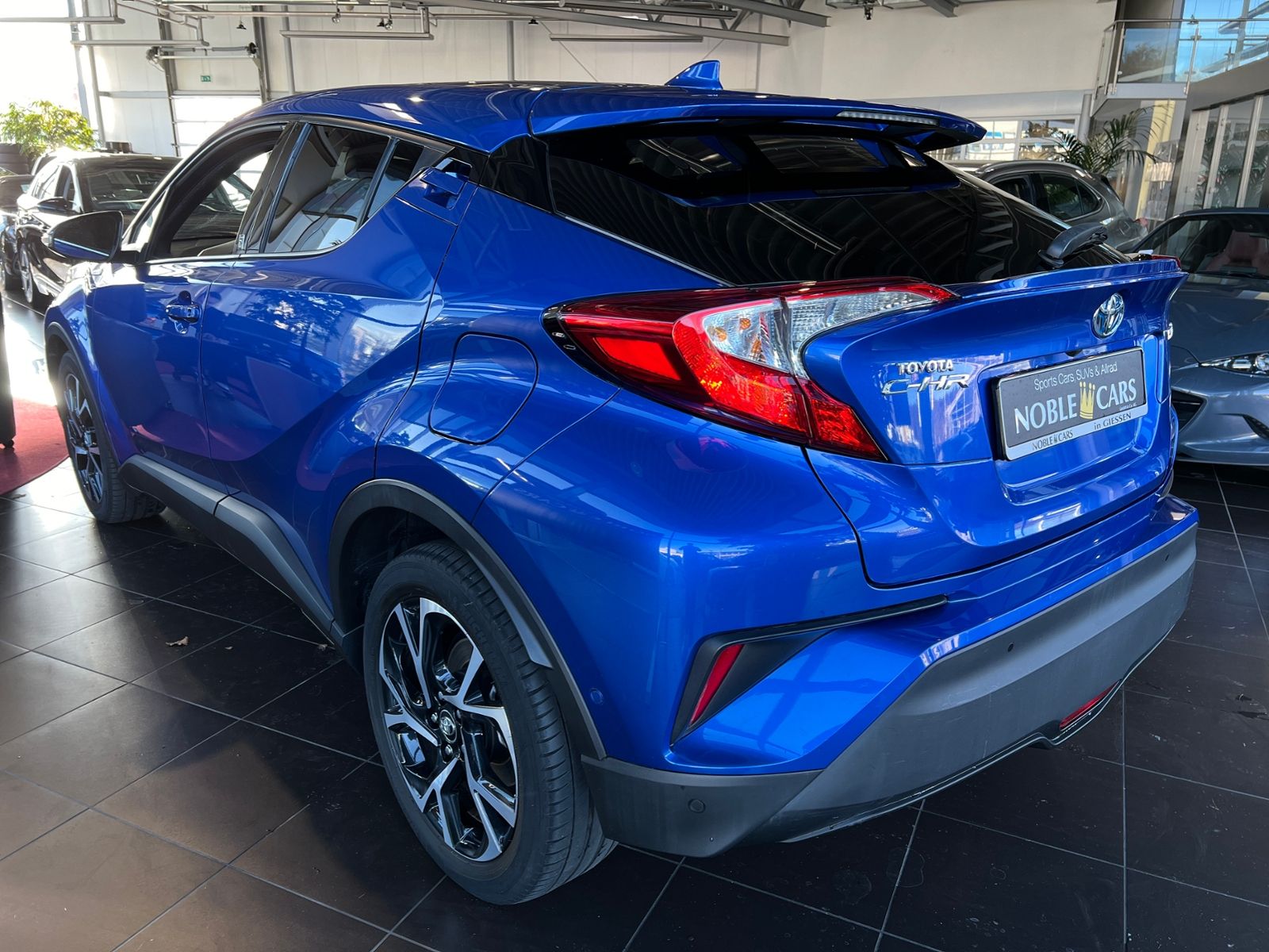 Fahrzeugabbildung Toyota C-HR Hybrid Team D NAVI KLIMA ALU