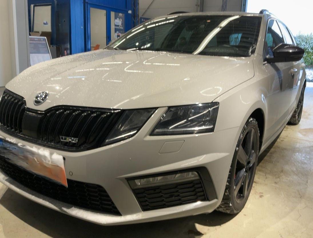 Skoda Octavia RS 245|LED|Sport|Temp|AHK|Memor|Carplay|