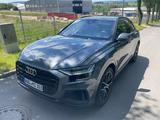 Audi Q8 55 TFSI e quattro tiptronic S-line Scheckheft - Audi Q8 mit Hybrid-Antrieb: Alcantara