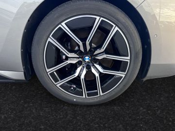 BMW 750 - 5