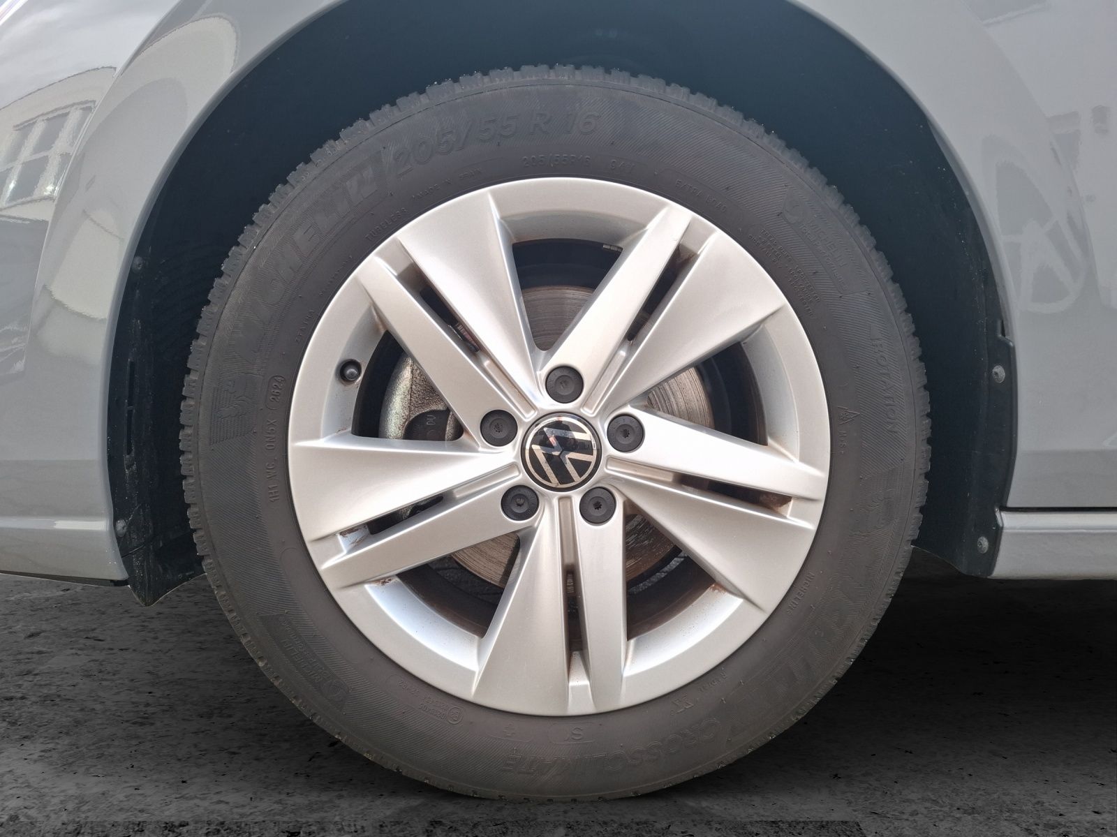 Fahrzeugabbildung Volkswagen Golf VIII Variant TSI Life STH LED Navi ACC HUD