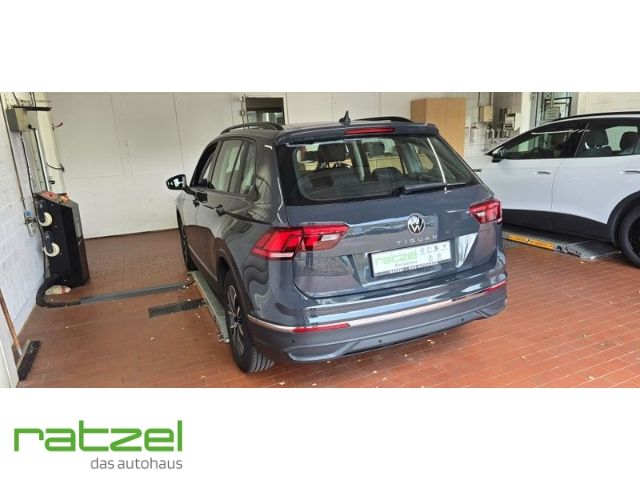Fahrzeugabbildung Volkswagen Tiguan Life 1.5 TSI Navi LED ACC Apple CarPlay A