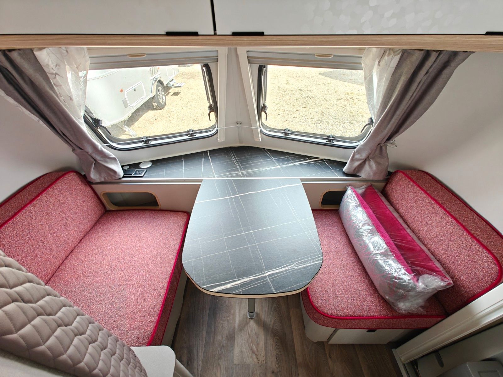 Fahrzeugabbildung HYMER / ERIBA / HYMERCAR Touring 542 Tango Red - JETZT 6.844€ SPAREN !!!