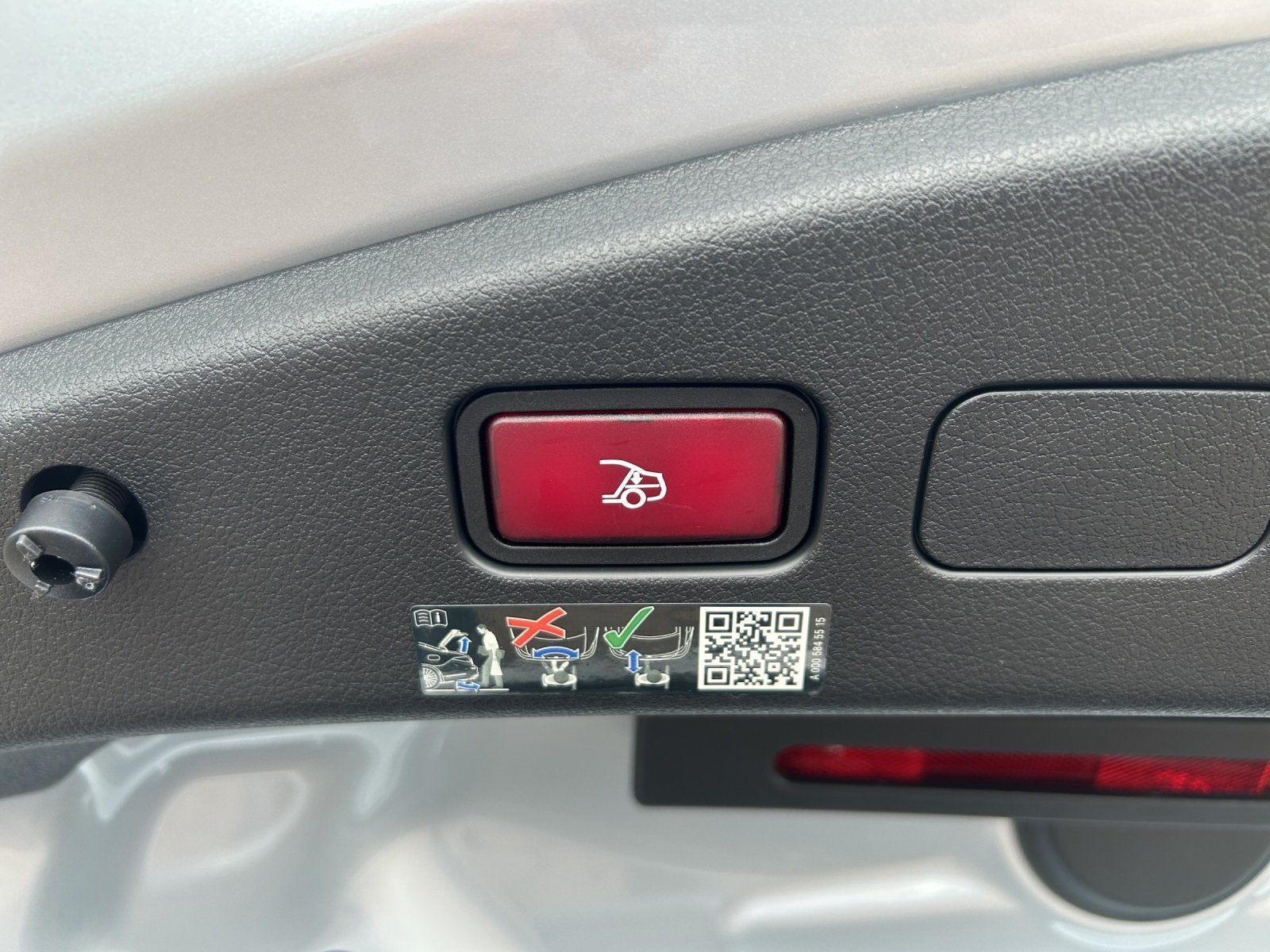 Fahrzeugabbildung Mercedes-Benz CLE450 4M Cabrio AMG Prem+ DISTRO Night DBC Memo