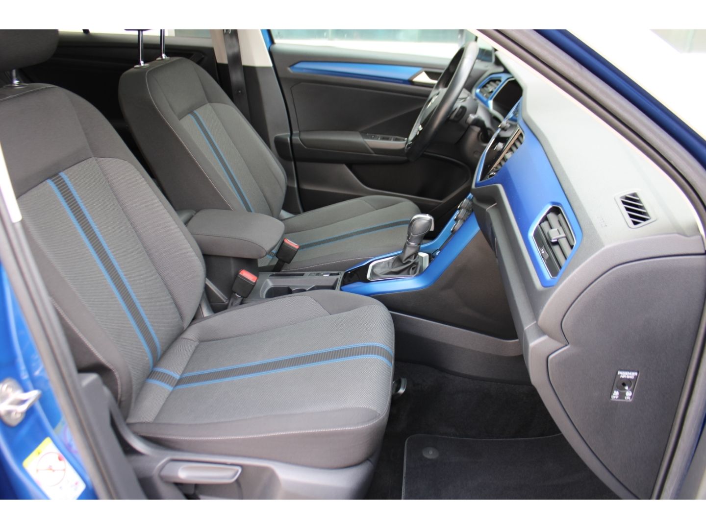 VW T-Roc 1.5 TSI Style 45 DSG ACC LED Pano RFK StHz - Image 11