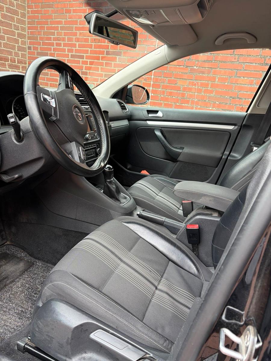 Volkswagen Golf 2013 — interior