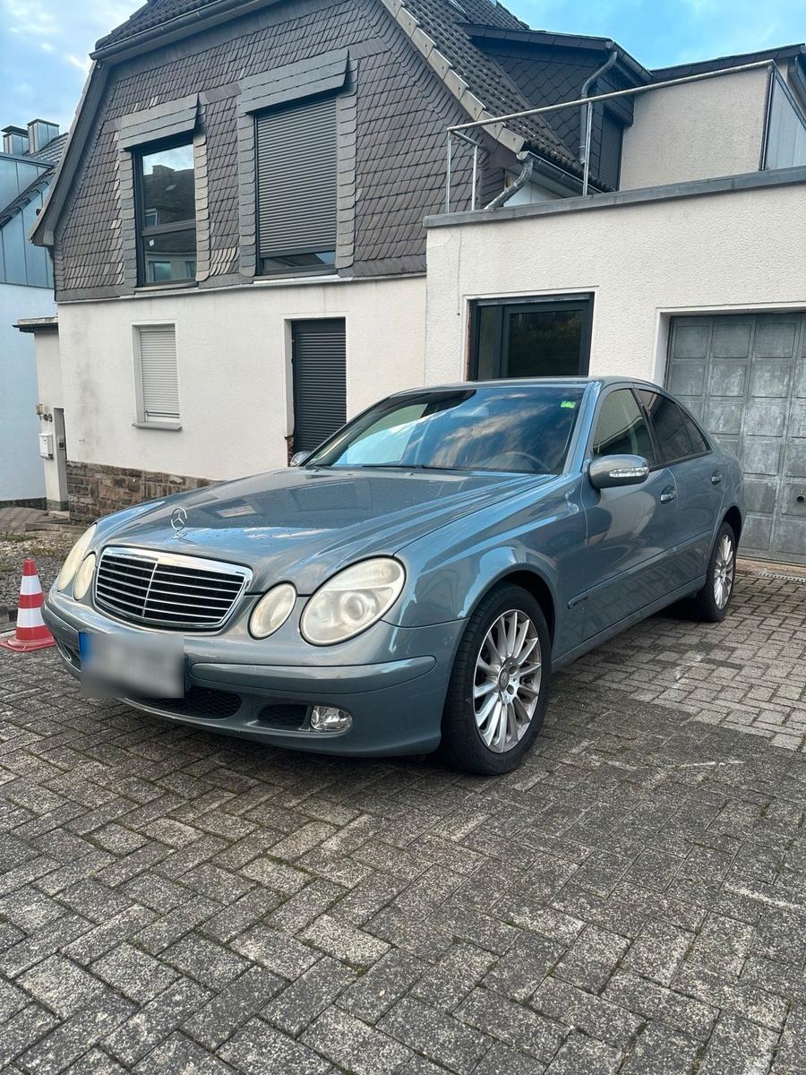 Mercedes-Benz E 200