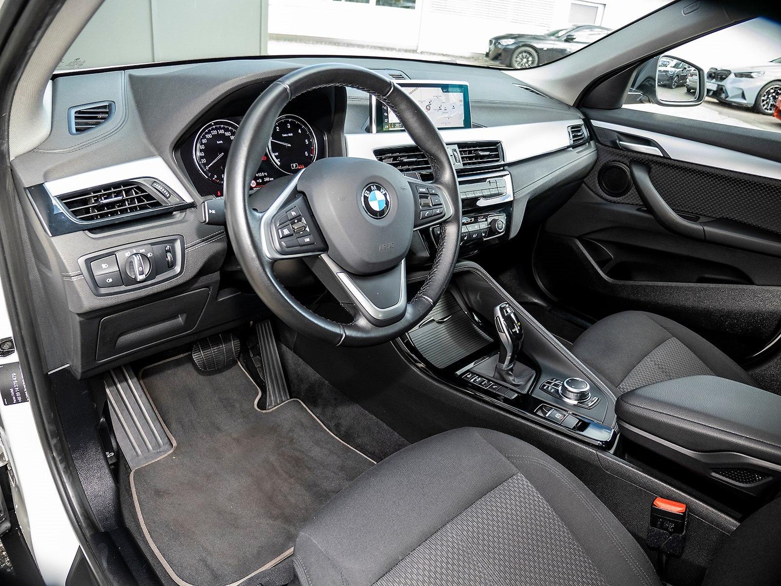 BMW X2 sDrive18d Aut GSD AHK LED Navi Parkassist 1VB