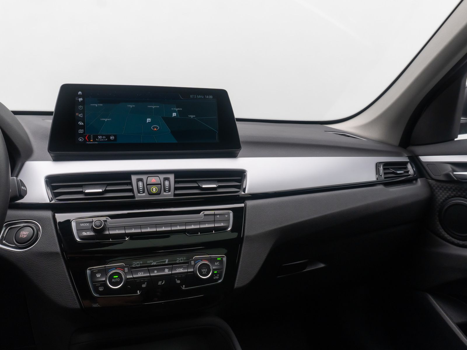 Fahrzeugabbildung BMW X1 xD25e Navi+HiFi Kamera Alarm HUD DAB Panorama
