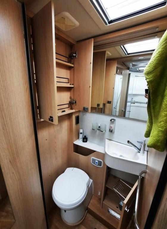 Fahrzeugabbildung HYMER / ERIBA / HYMERCAR B-Klasse 680 Lithium/Solar/Gastank/1.Hand