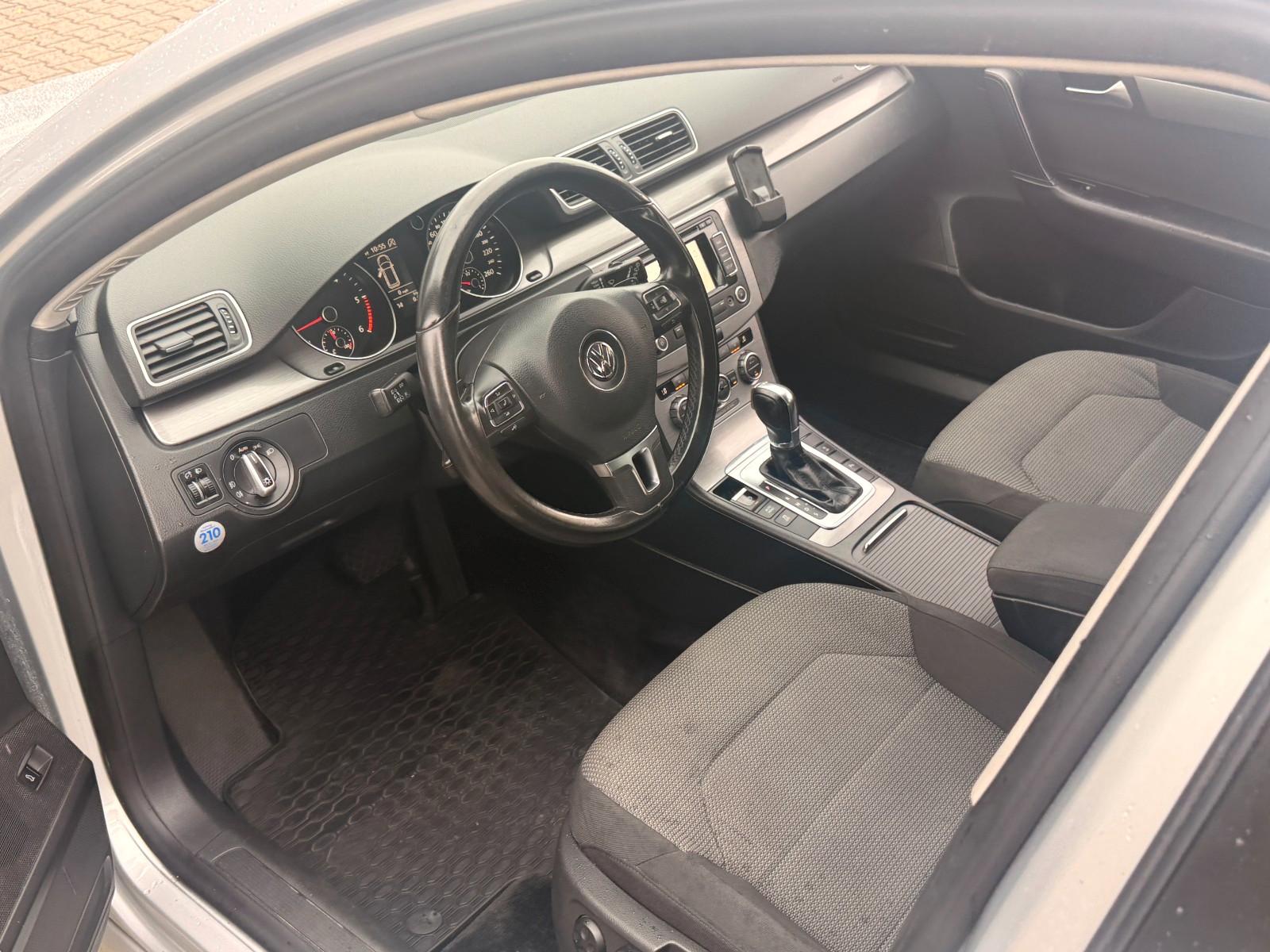 Volkswagen Passat 2012 — photo 30