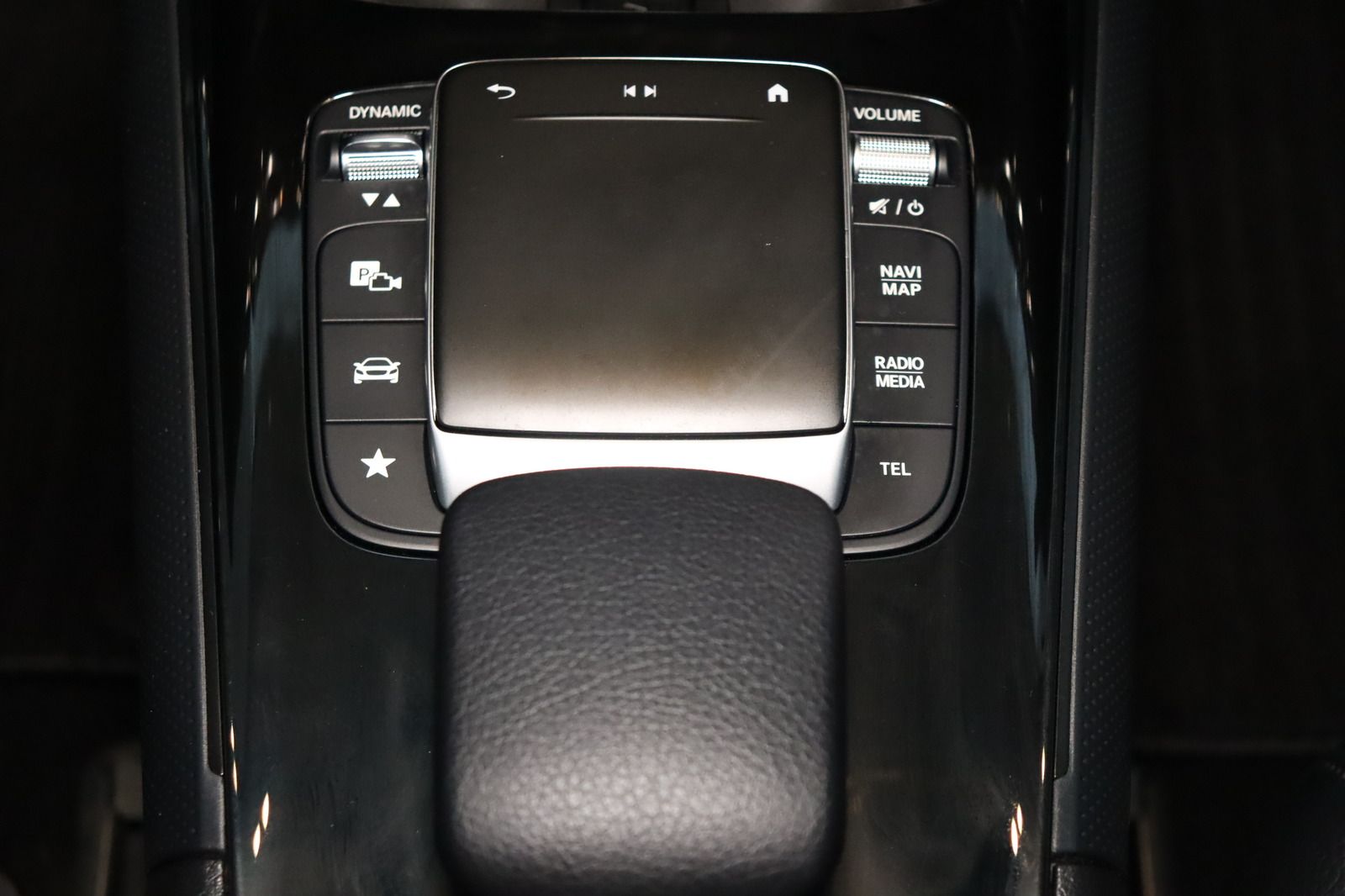 Fahrzeugabbildung Mercedes-Benz GLA 200 d * Leder * SHZ * AHK