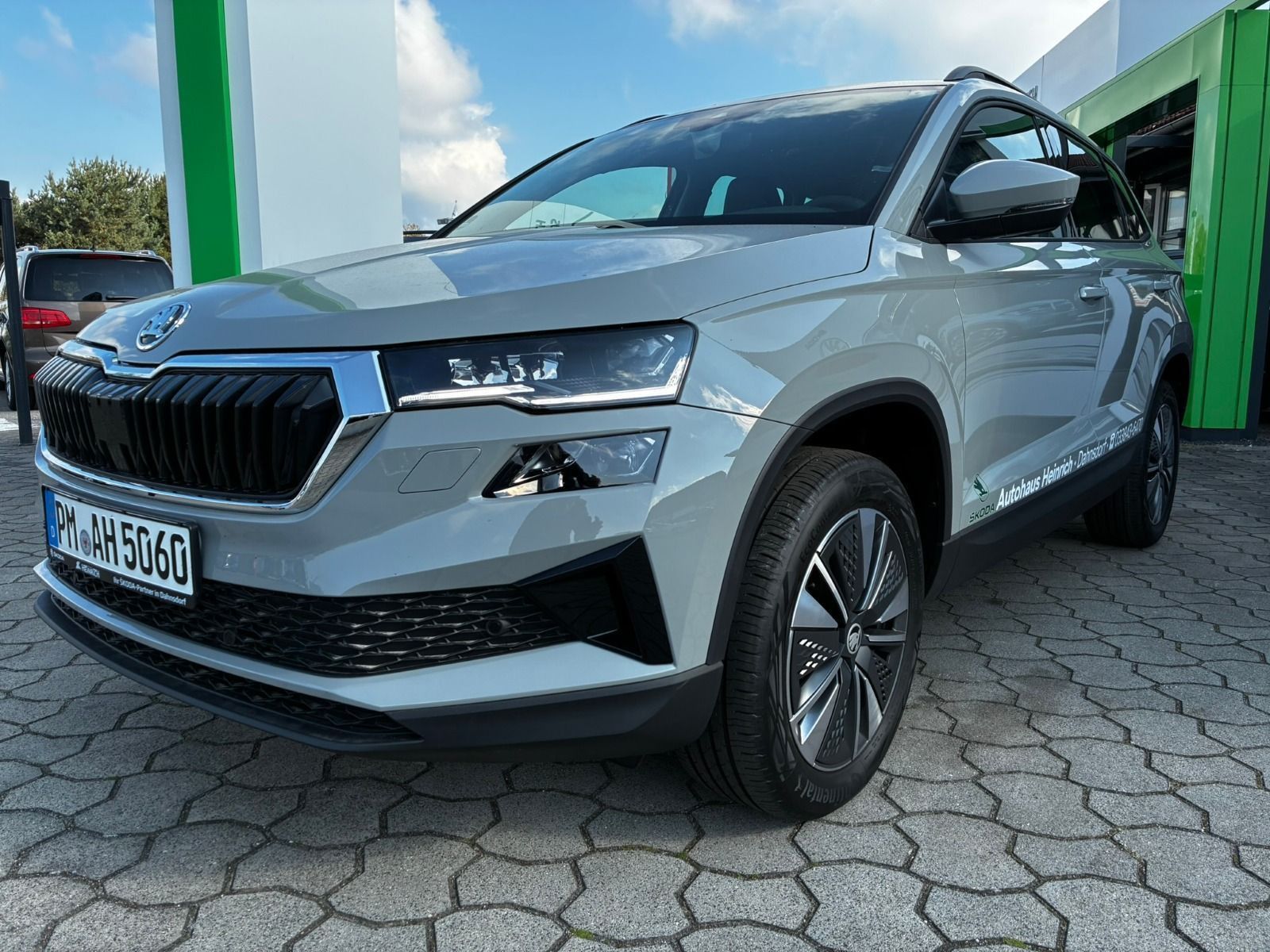 Fahrzeugabbildung SKODA Karoq 1.5 TSI DSG*AHK*RFK*ACC*eHeck