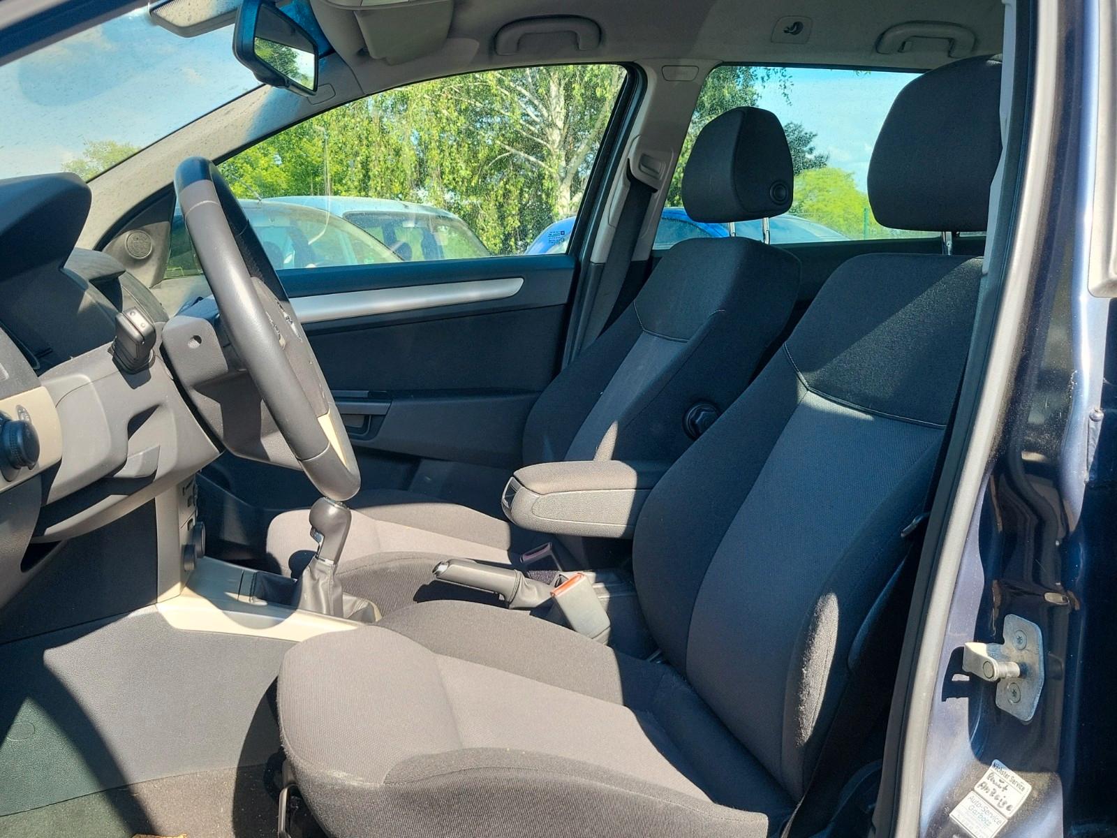 Opel Astra 2008 — photo 13