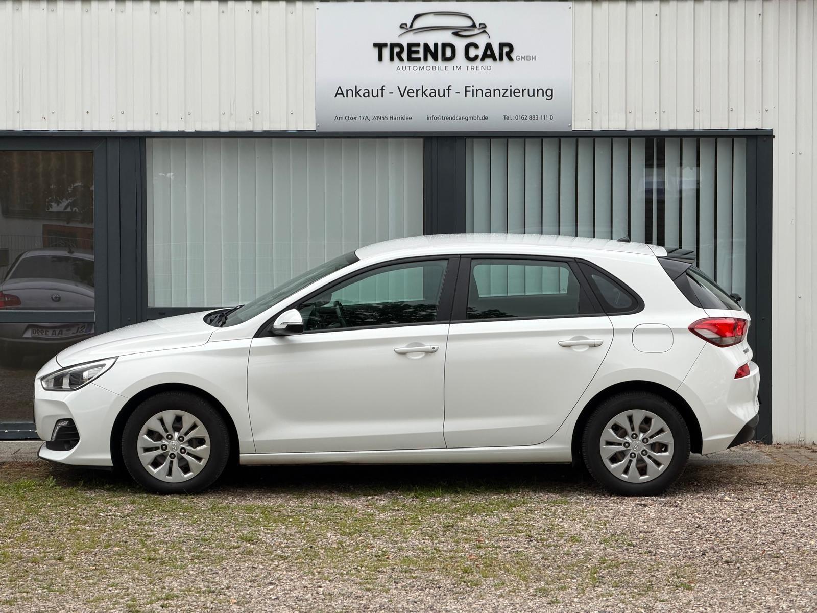 Hyundai i30  KAM NAV LKA AEB TEMPO