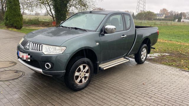 Mitsubishi L200 Invite Club Cab 4WD