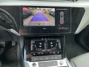 Audi Q8 e-tron - 11