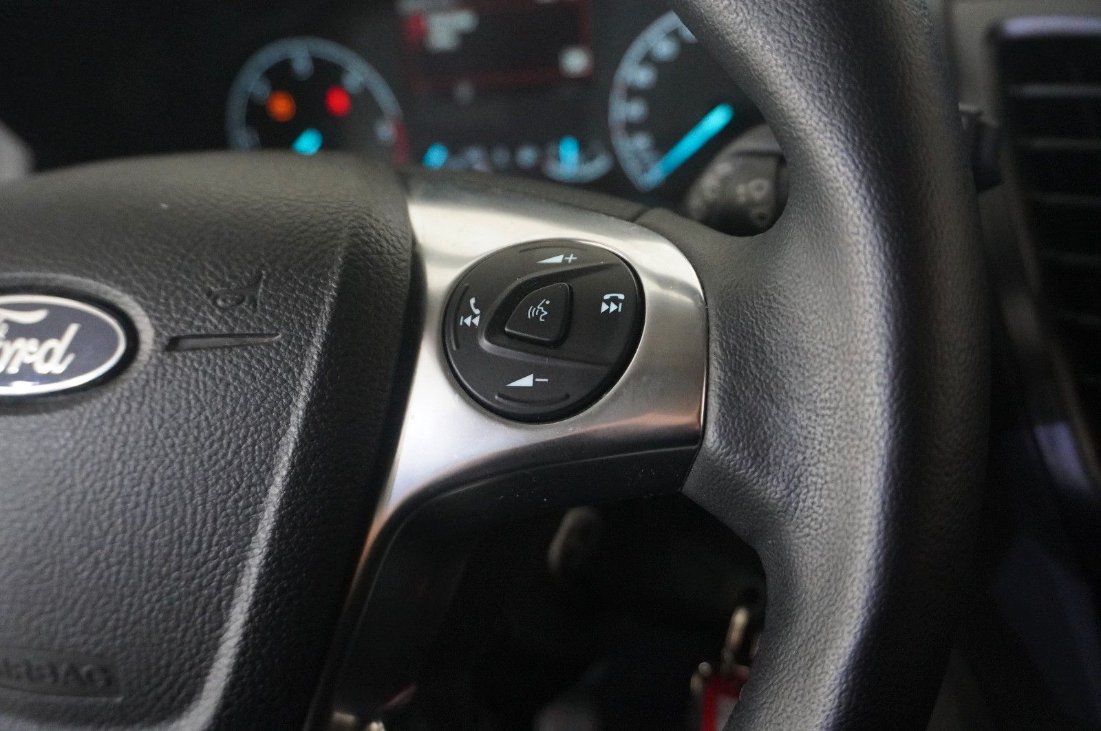 Fahrzeugabbildung Ford Tourneo Connect 1.5D TREND 5-SITZ NAVI/KAMERA