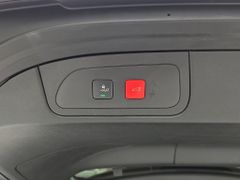 Fahrzeugabbildung DS Automobiles DS 7 Crossback PT 180 Rivoli + Leder/360°/AHK