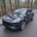 Porsche Macan Turbo mit Performance Paket - Porsche Macan in Essen