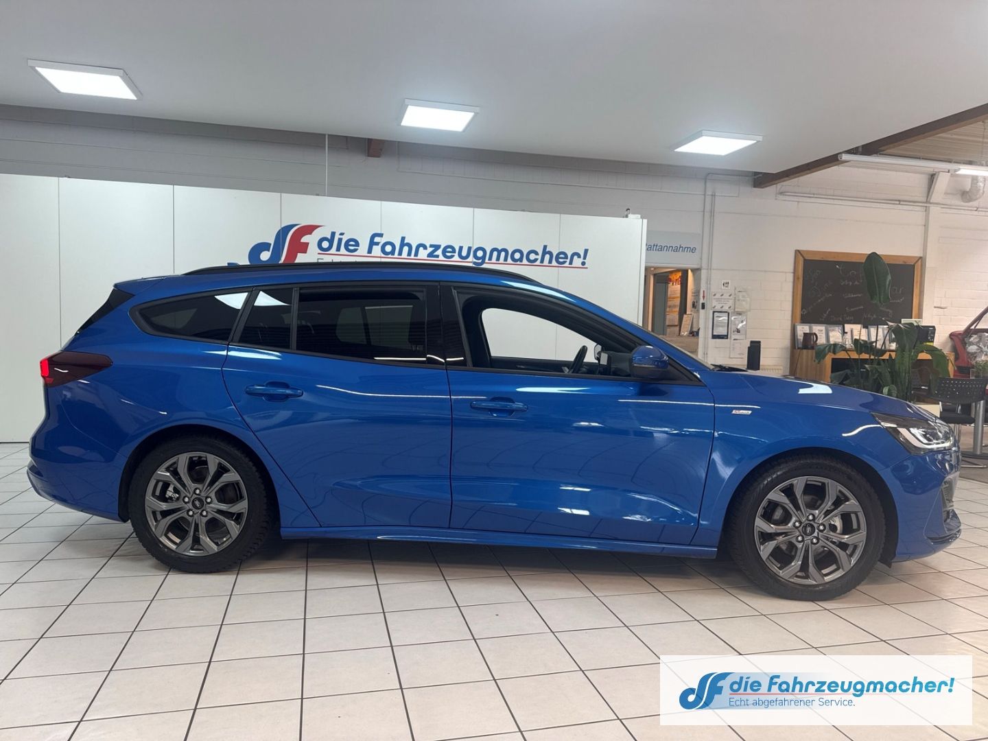 Fahrzeugabbildung Ford Focus Turnier ST-Line Navi LED ACC Apple CarPlay