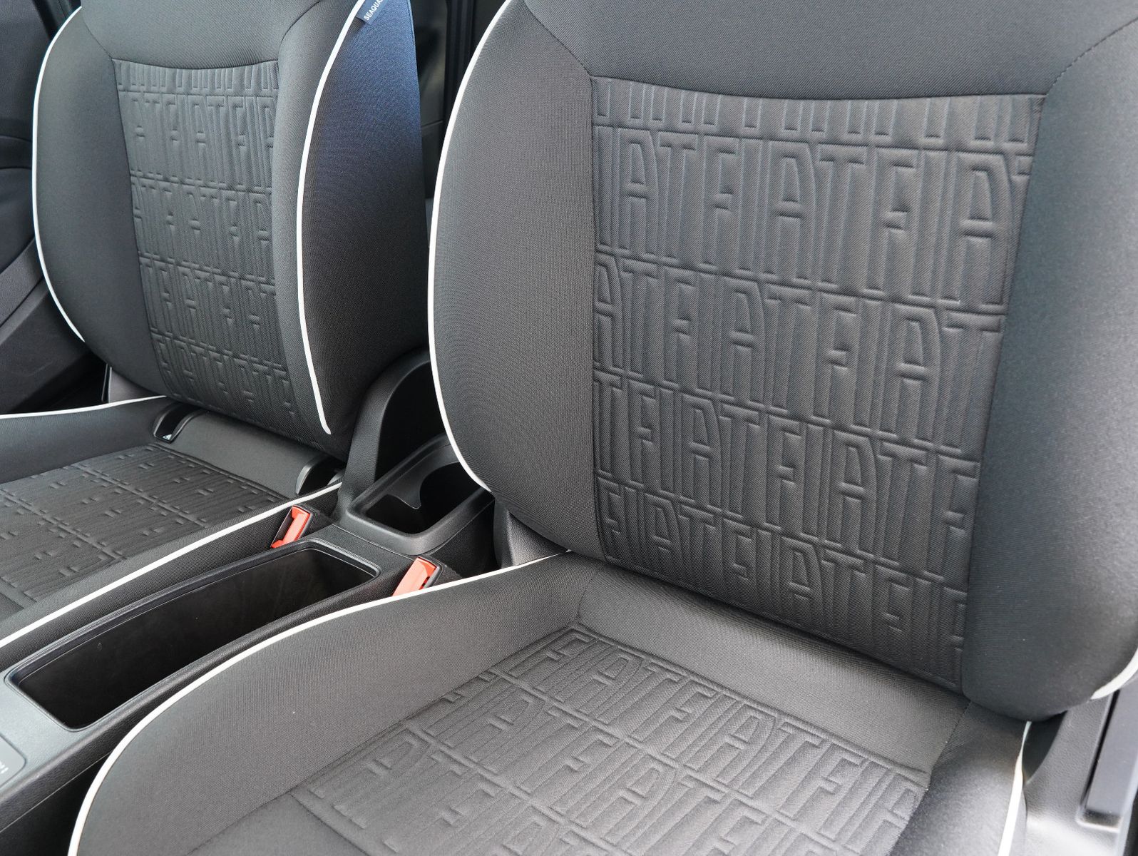 Fahrzeugabbildung Fiat 500e 87KW/42kWh/DC-LADEN/CARPLAY/DAB/SOH