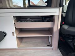 BUERSTNER Copa 500-Autm-Markise-Dieselheizung-Küche