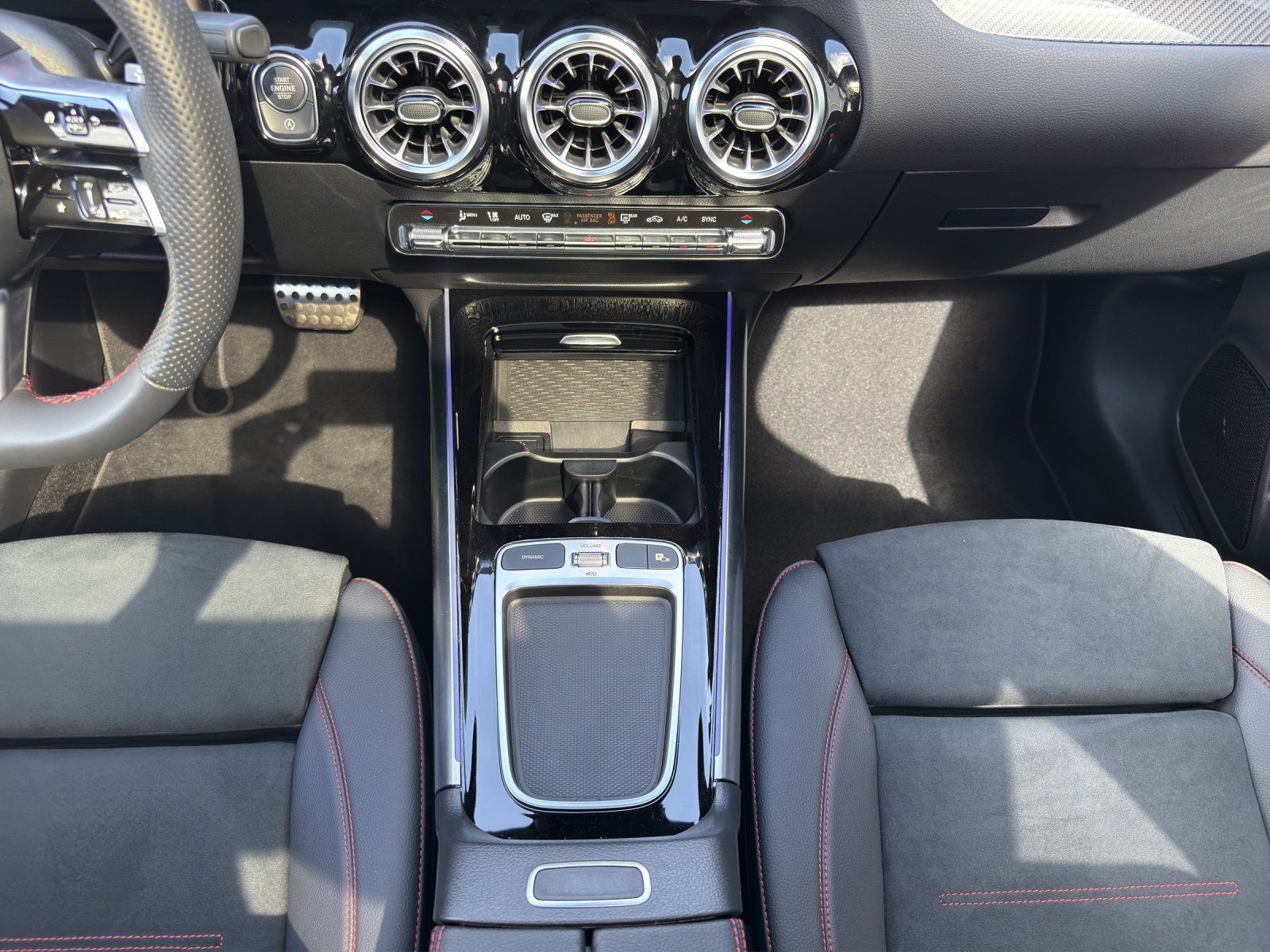 Fahrzeugabbildung Mercedes-Benz B 220 4M AMG Premi+ AHK Memo MLED Pano HUD KeyGo